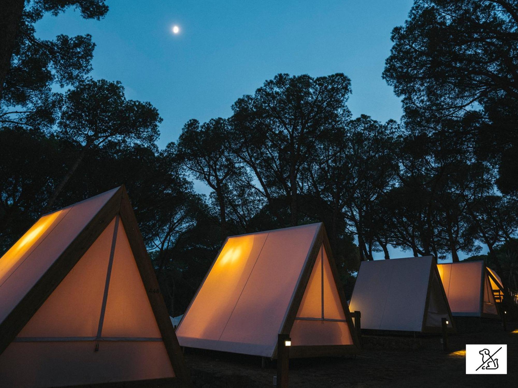 Готель Wecamp Cala Montgo Л'Аскала Екстер'єр фото